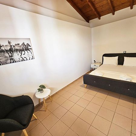 Villa Dennis Vrachati Bagian luar foto