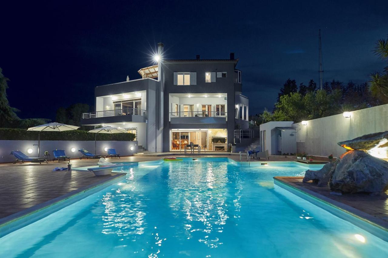 Villa Dennis Vrachati Bagian luar foto
