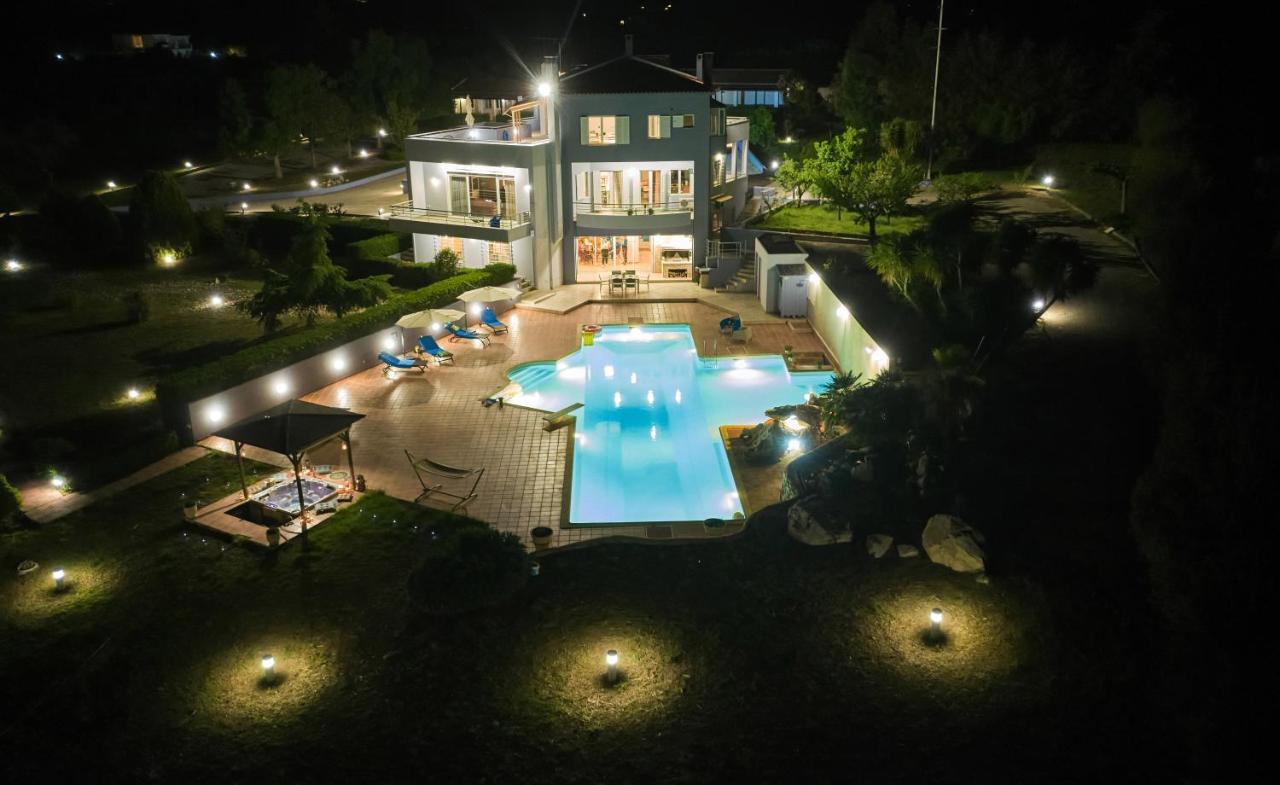 Villa Dennis Vrachati Bagian luar foto