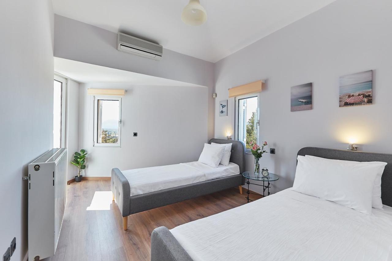 Villa Dennis Vrachati Bagian luar foto