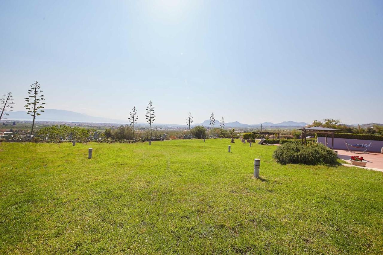 Villa Dennis Vrachati Bagian luar foto