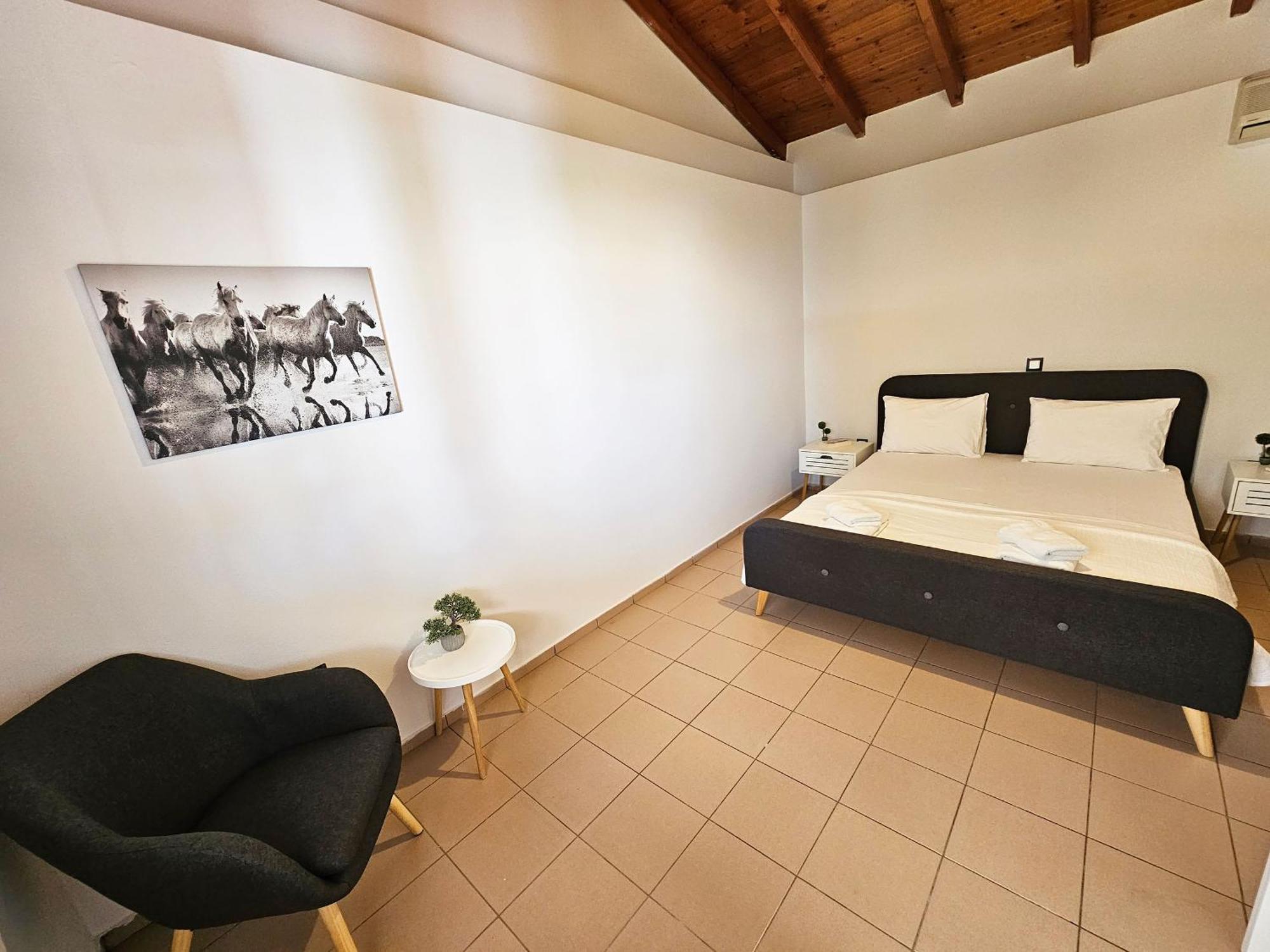 Villa Dennis Vrachati Bagian luar foto